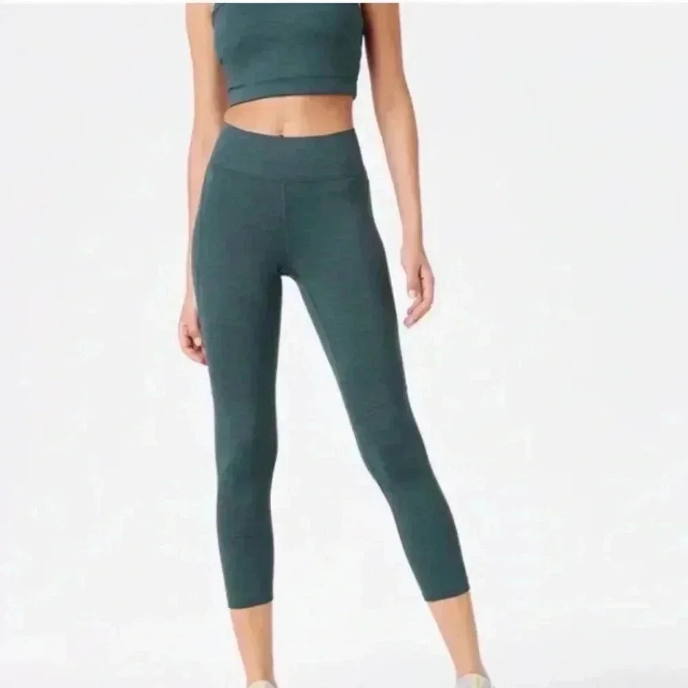 NIP Outdoor Voices Core 3/4 Leggings Evergreen M